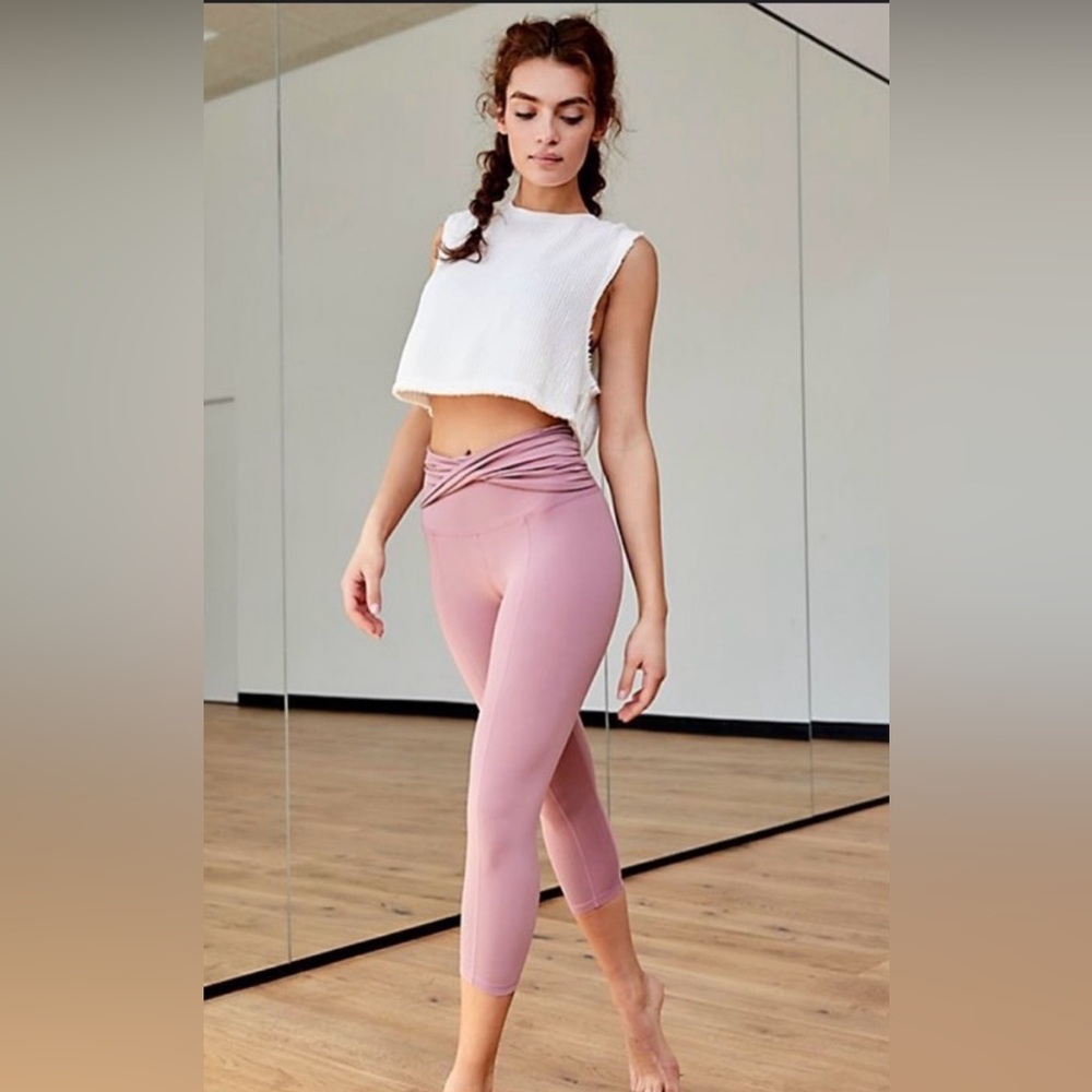 Free People Movement Twisted Front Dance Leggings, size L - NWT!